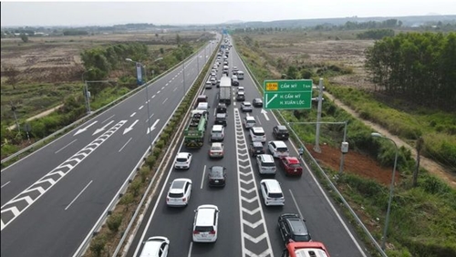 Thủ tướng Chính phủ Phạm Minh Chính chỉ đạo rà soát kết nối các tuyến đường bộ cao tốc, phát huy hiệu quả đầu tư
